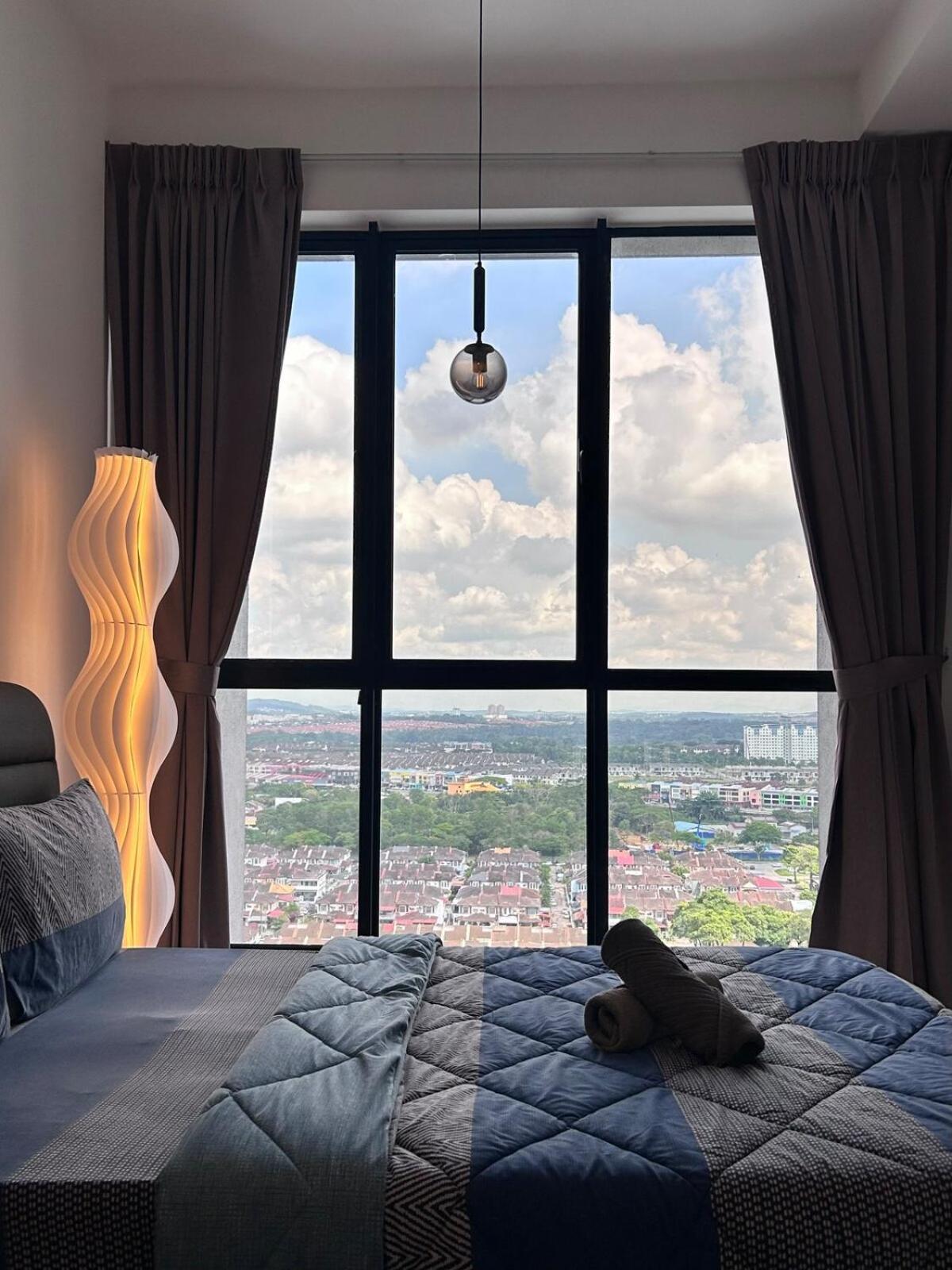 Sky Trees Bukit Indah Aeon Netflix A16 Apartment Johor Bahru Bagian luar foto